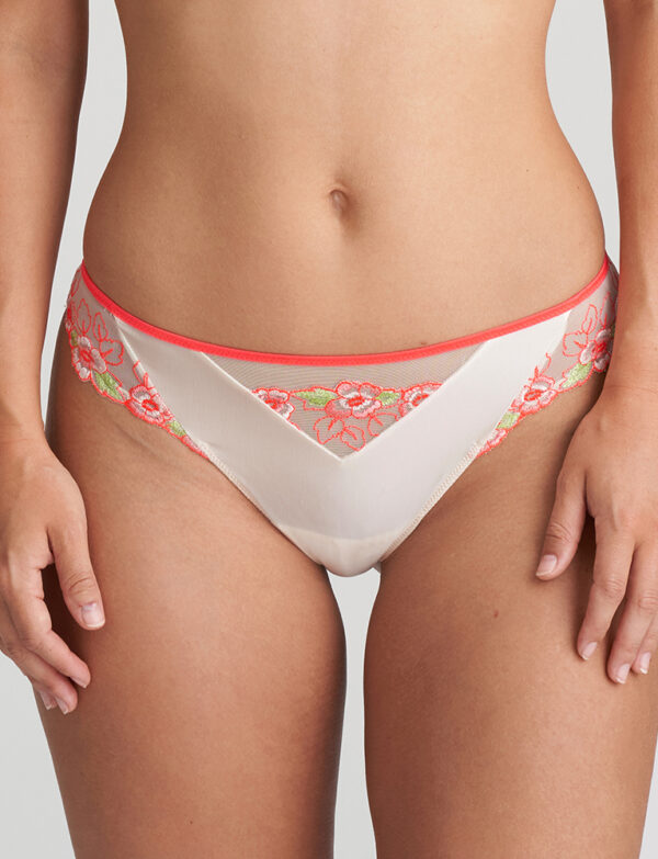 Ayama thong