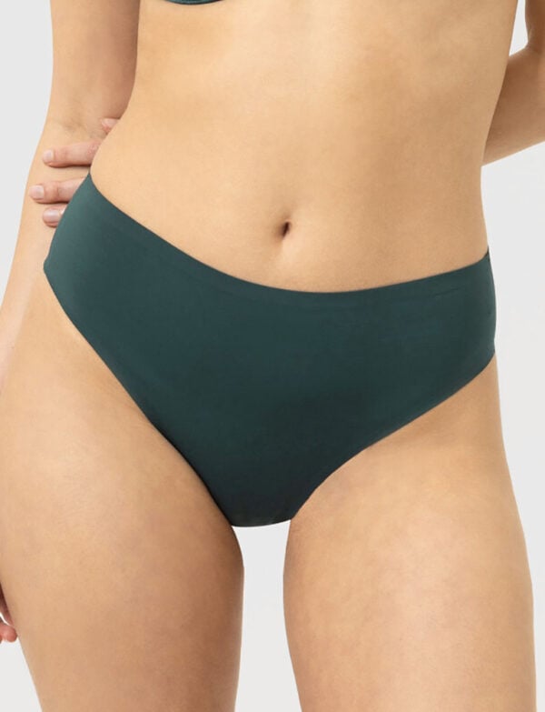 Invisibles string